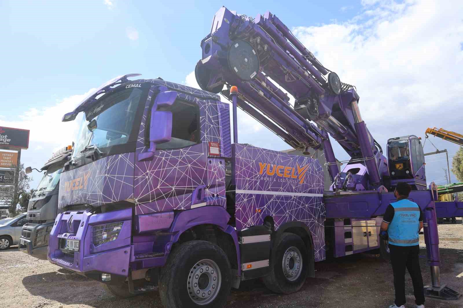 Kızının &lsquo;Baba bizim de pembe vincimiz olsun&rsquo; s&ouml;zlerinden ilham alarak vin&ccedil;lerini rengarenk hale getirerek inşaat sekt&ouml;r&uuml;ne renk kattı
