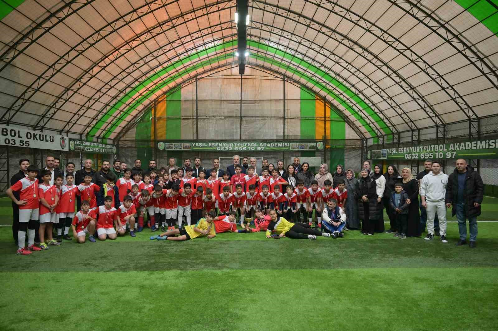 Esenyurt Belediyesi’nden gençlere spor desteği