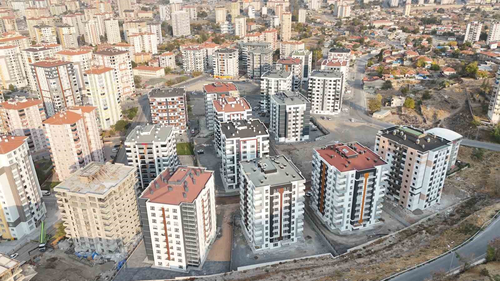 Melikgazi Belediyesi 21 aileyi daha kolay ödeme imkanı ile ev sahibi yapacak