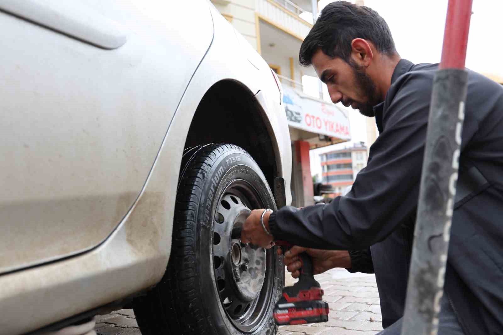 Elazığ’da kış lastiği için son gün yoğunluğu