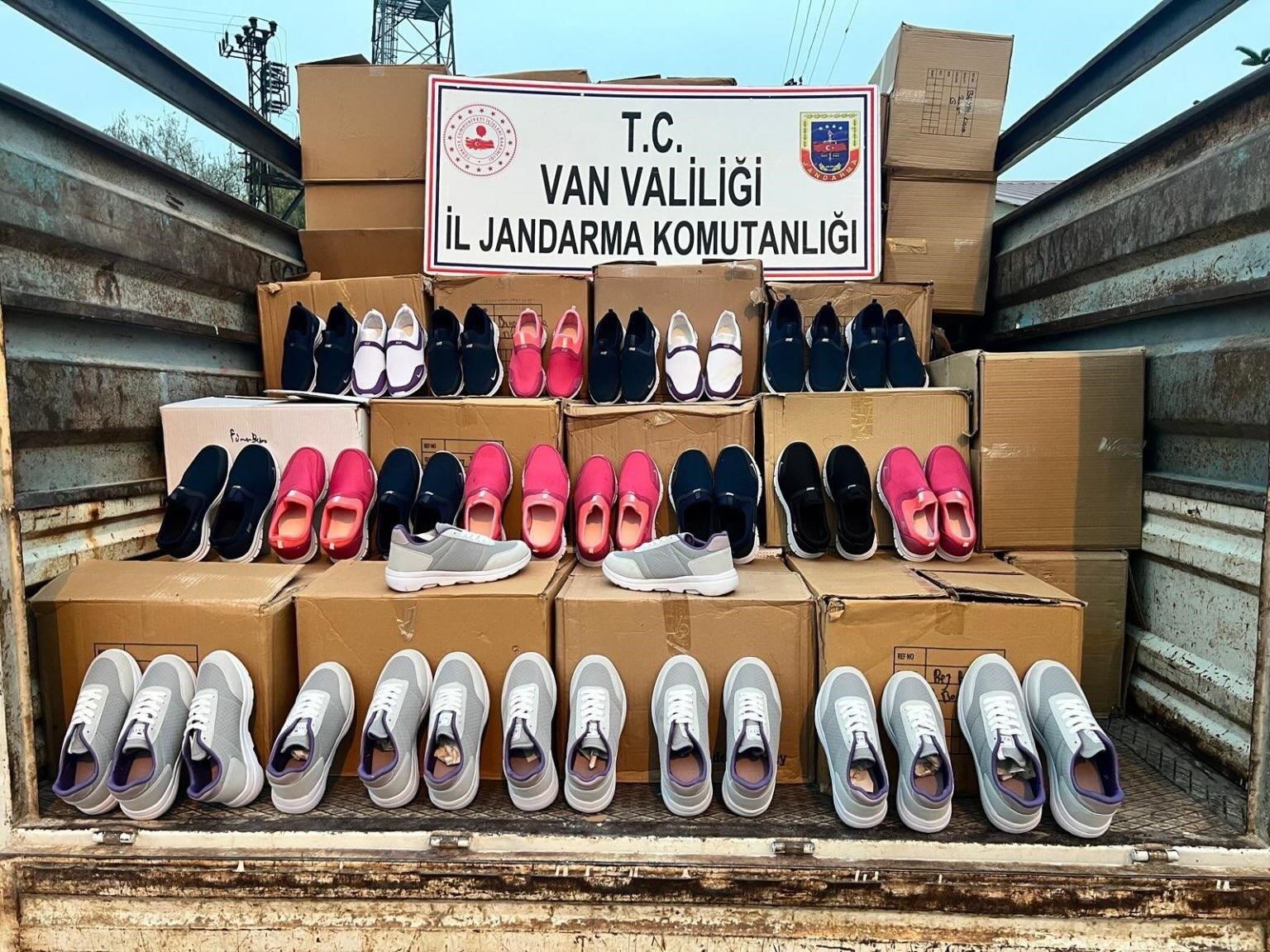 Van’da piyasa değeri yaklaşık 1 milyon 250 bin TL kaçak eşya ve malzeme ele geçirildi