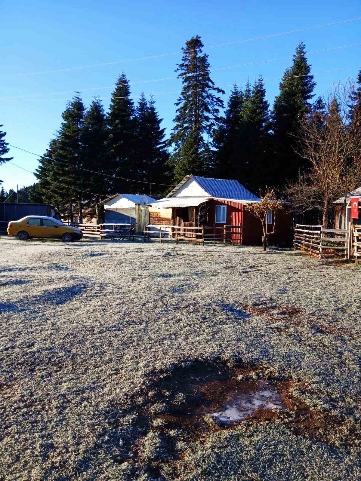 Sakarya&rsquo;da mevsimin ilk karı yağdı
