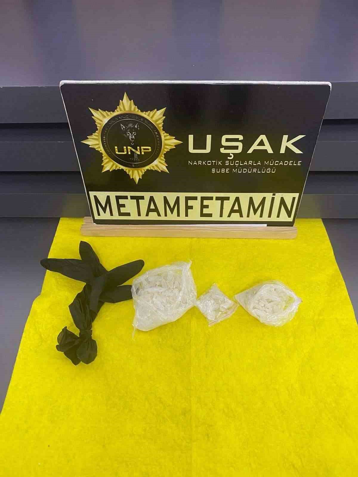 Uşak’ta otomobillerde uyuşturucu ele geçirildi