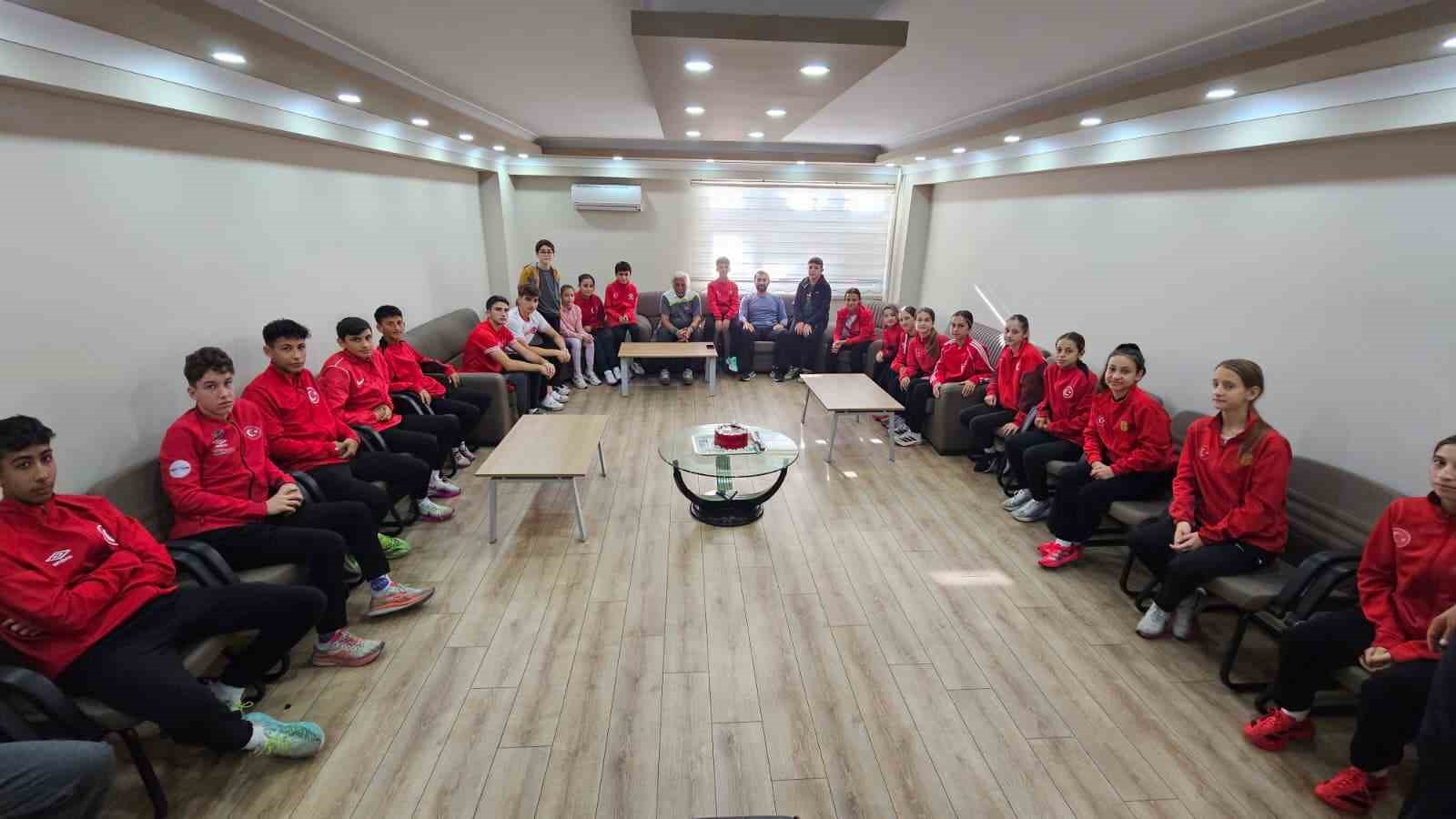 Avrupa’da tarih yazdılar, Bandırma’da tebrikleri topladılar