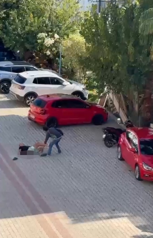 Sokak ortasında defalarca bı&ccedil;aklanarak &ouml;ld&uuml;r&uuml;len yaşlı adamın cenazesi alındı
