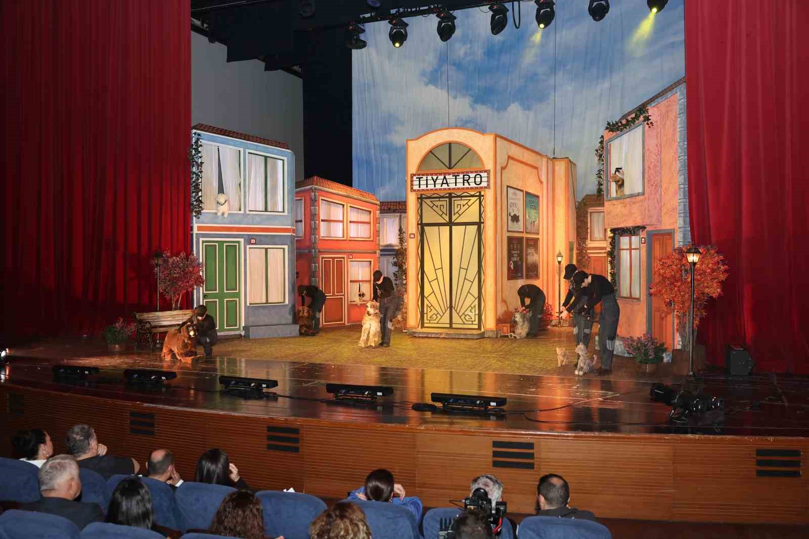 Karag&ouml;z Kukla Ve G&ouml;lge Oyunları&rsquo;na renkli a&ccedil;ılış
