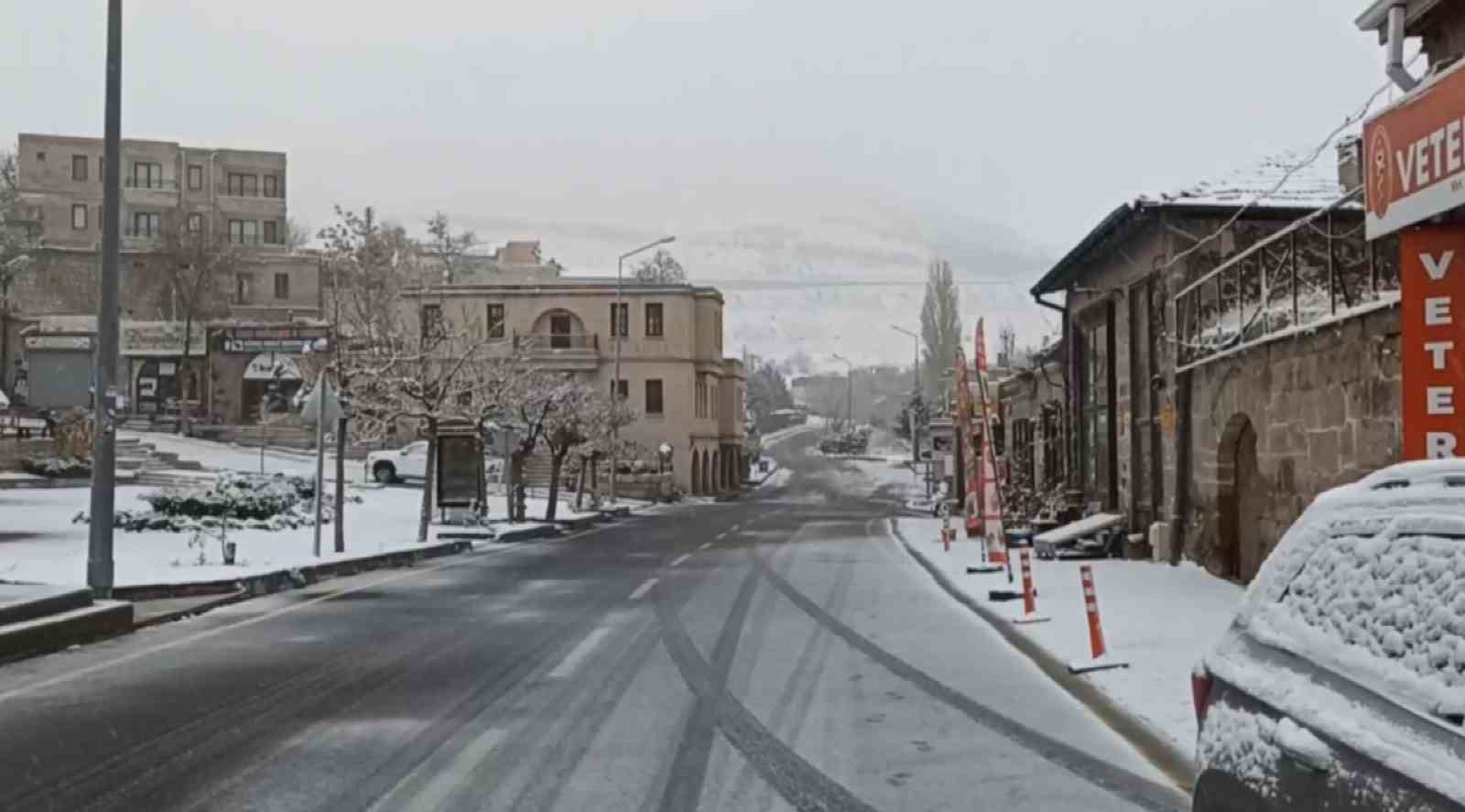 Aksaray’ın Güzelyurt ilçesinde kar yağışı
