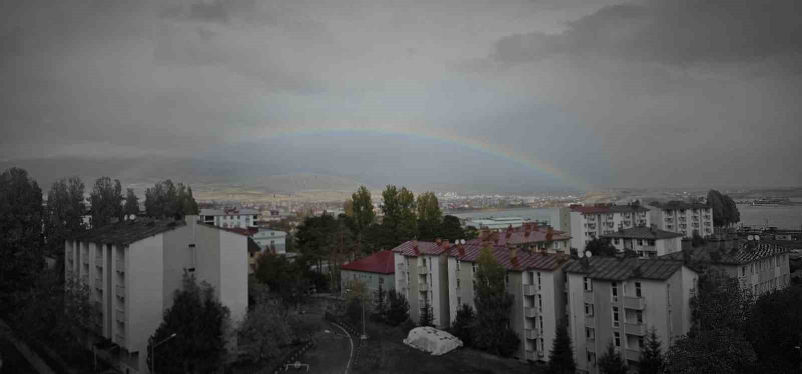 Tatvan’da yağmur sonrası gökkuşağı