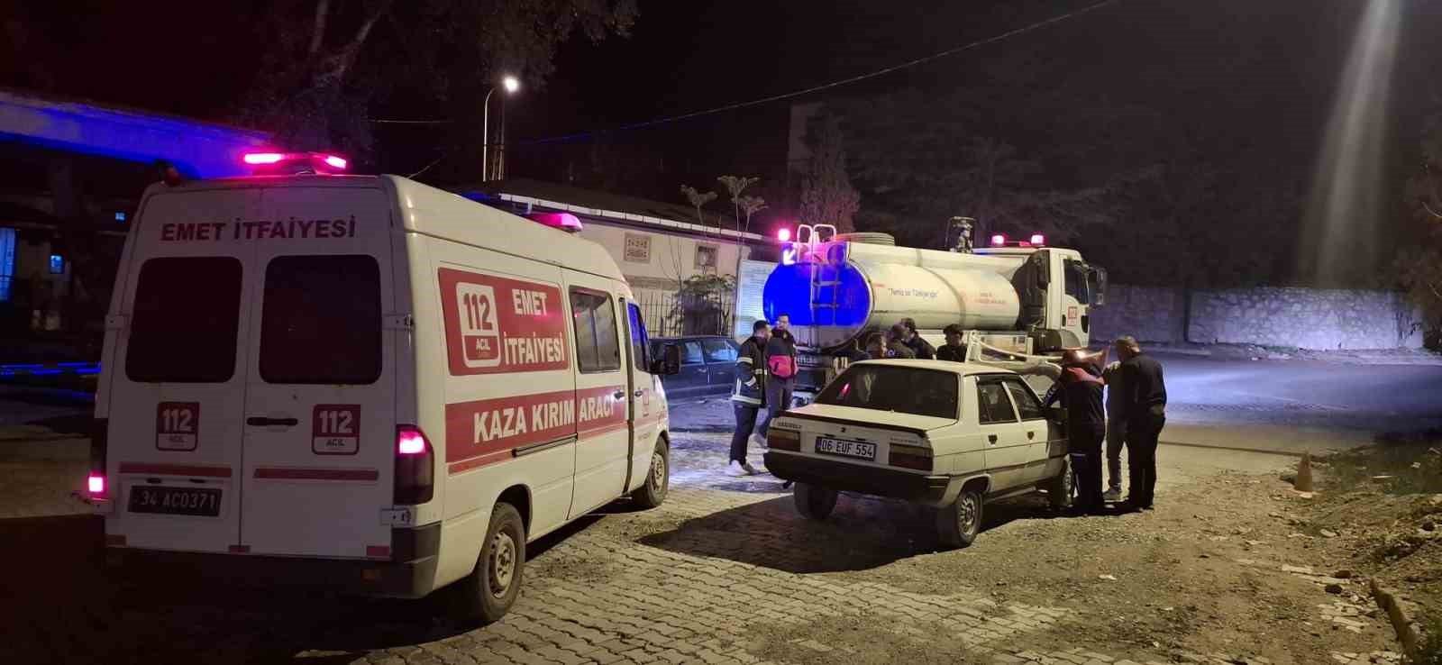 Emet’te araç yangını büyümeden söndürüldü