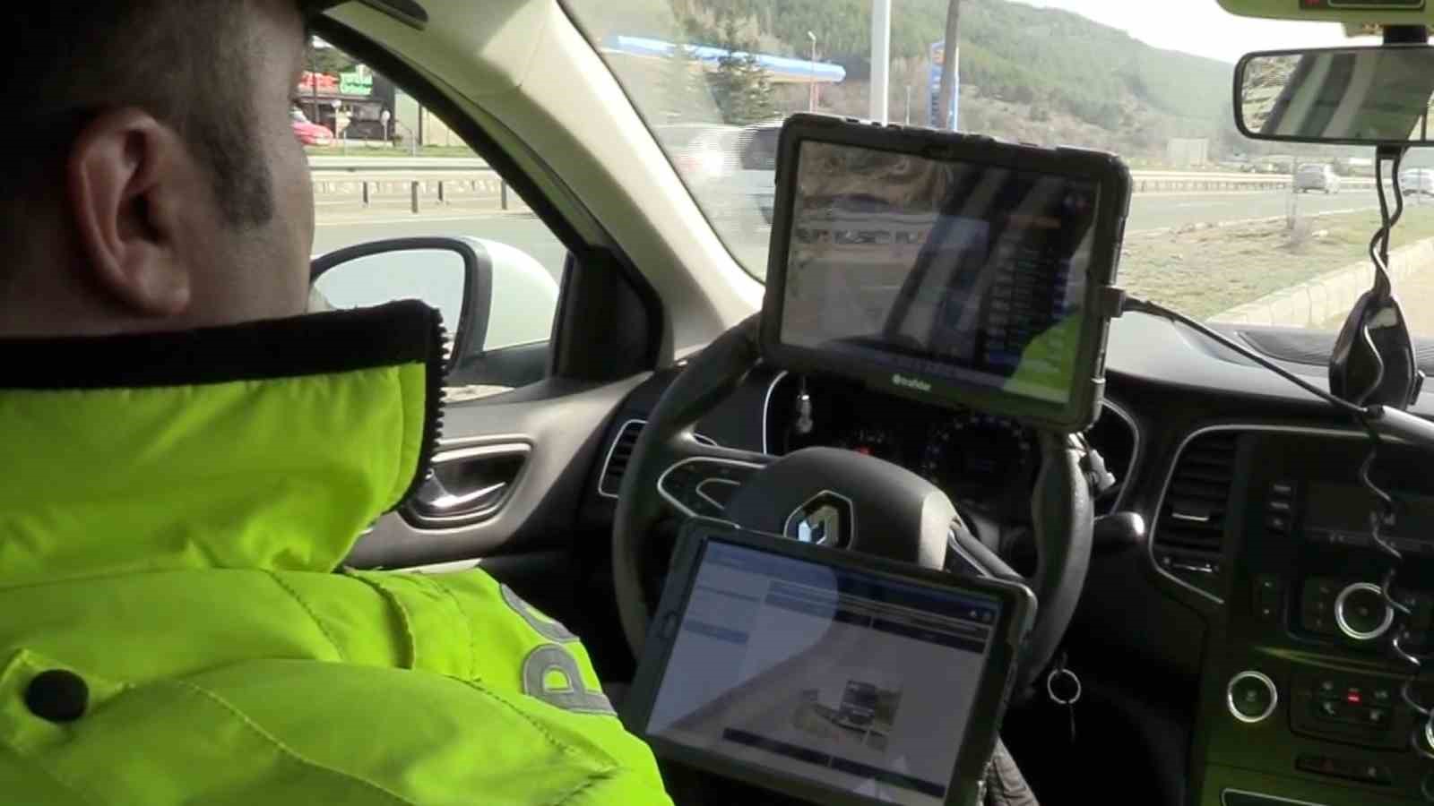 Tatil dönüşü D-100’de hareketlilik arttı: Radar ve teknolojik sistemlerle sürücülere sıkı denetim uygulandı