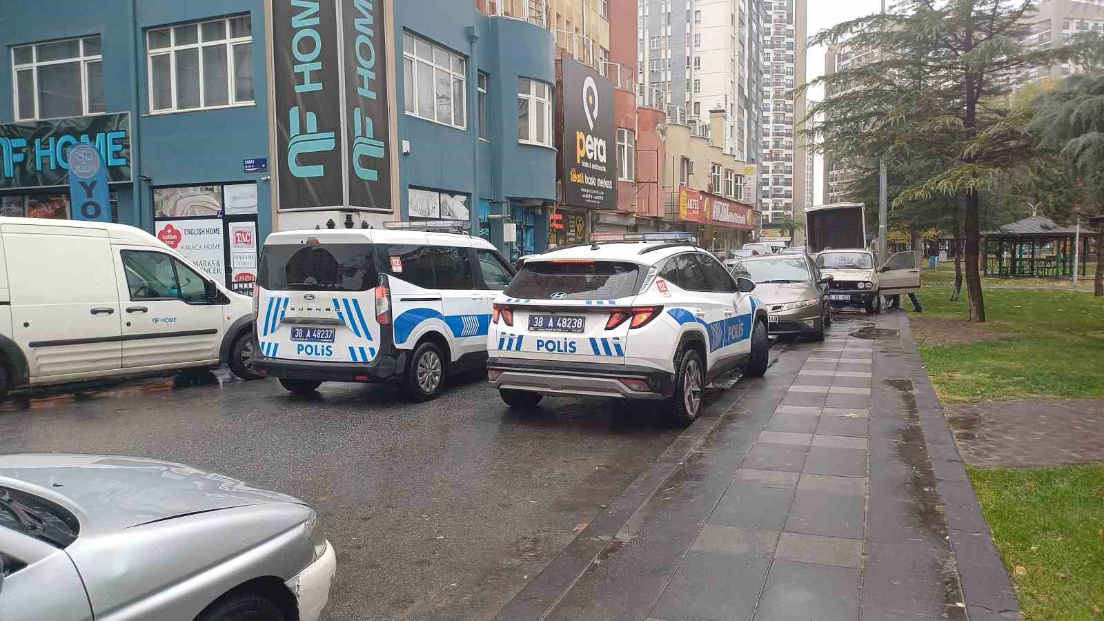 Kayseri&rsquo;de bı&ccedil;aklı kavga: 1 yaralı
