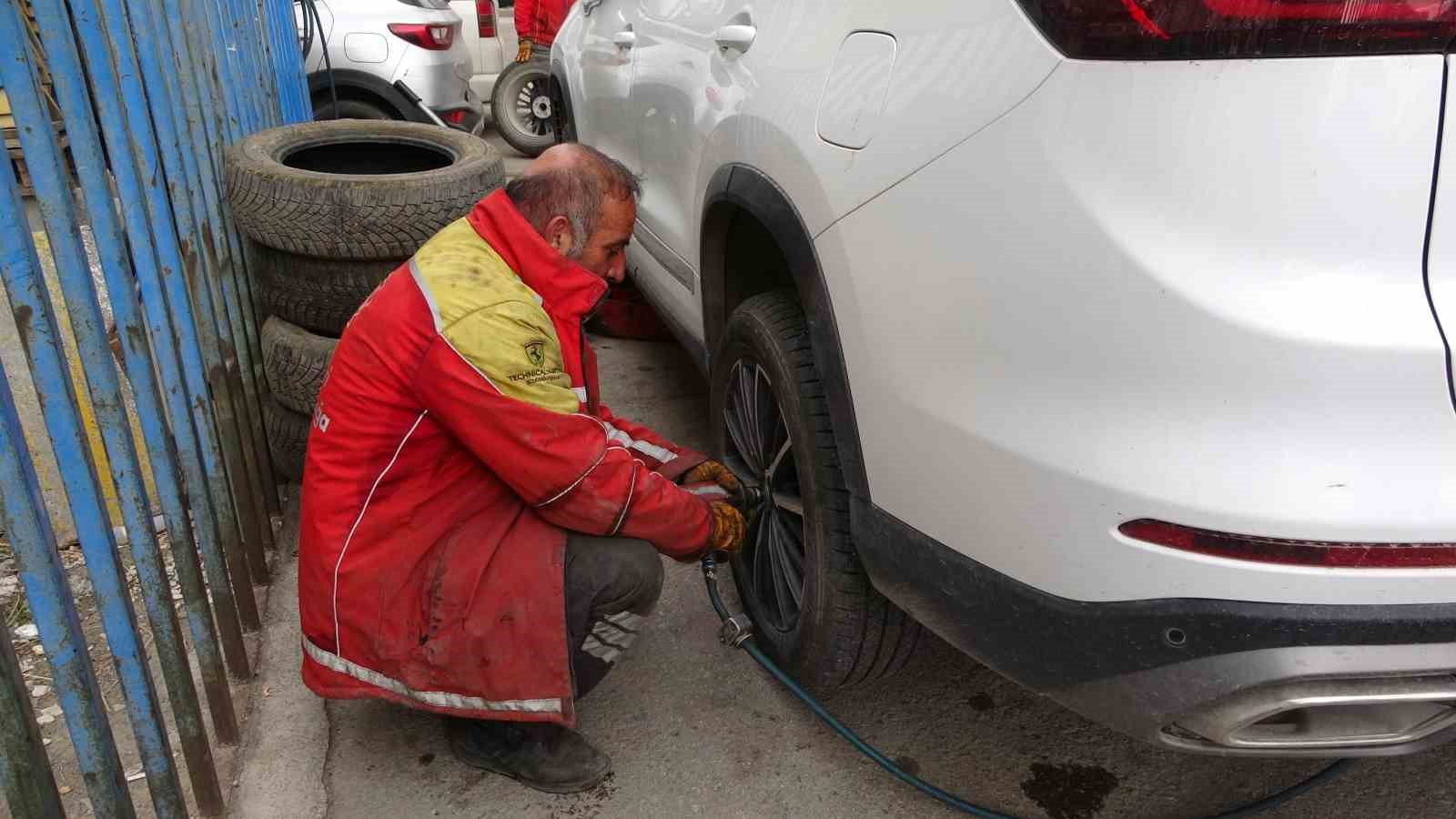 Kış lastiği uygulaması başladı: Lastikçilerde yoğunluk arttı