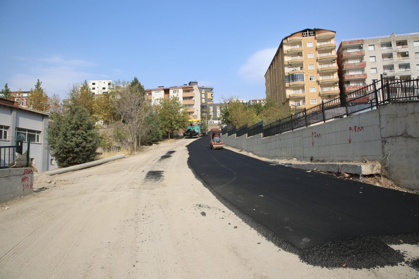 Şırnak Belediyesi, iki hastane arasında yeni imar yolunu hizmete açtı