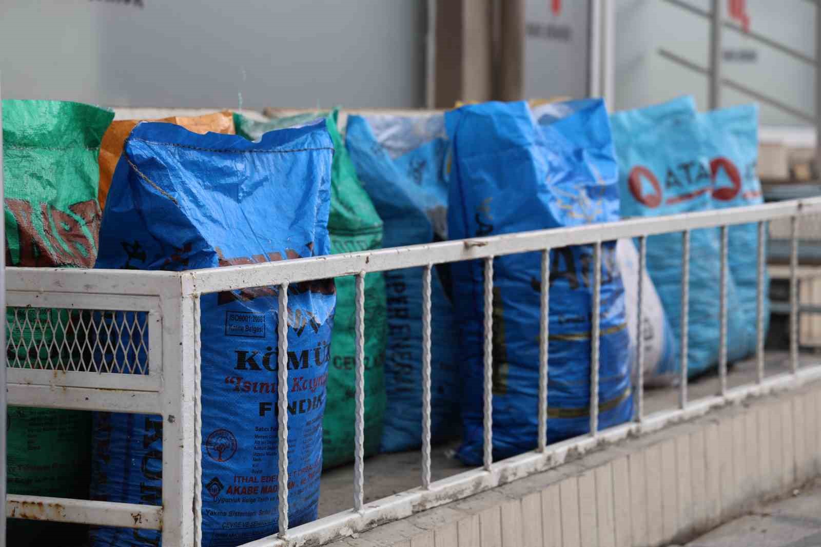 Kırşehir’de soğukla birlikte kömür satışları da arttı