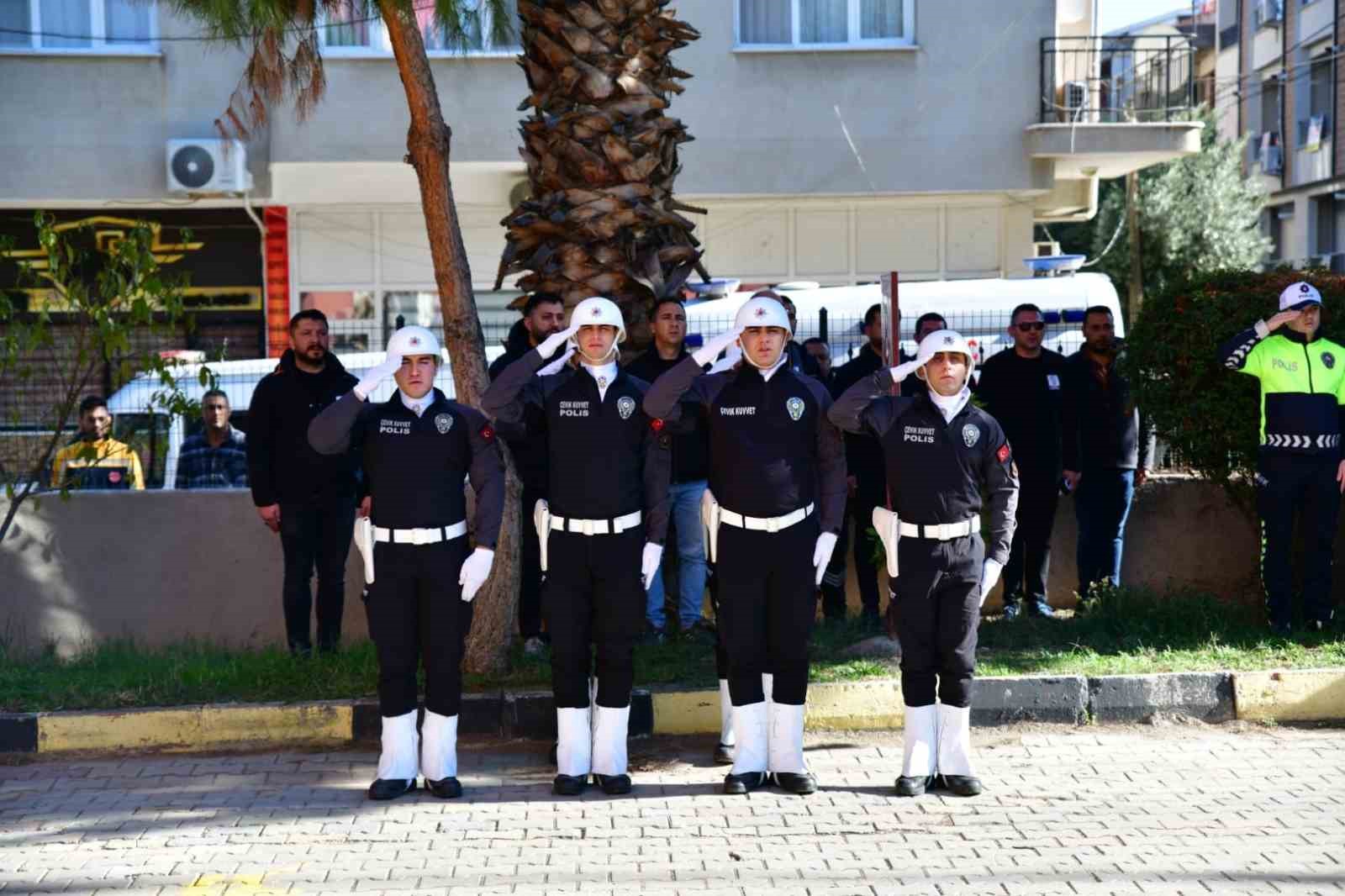 Şehit polis memuru görev yaptığı ilçeden uğurlandı