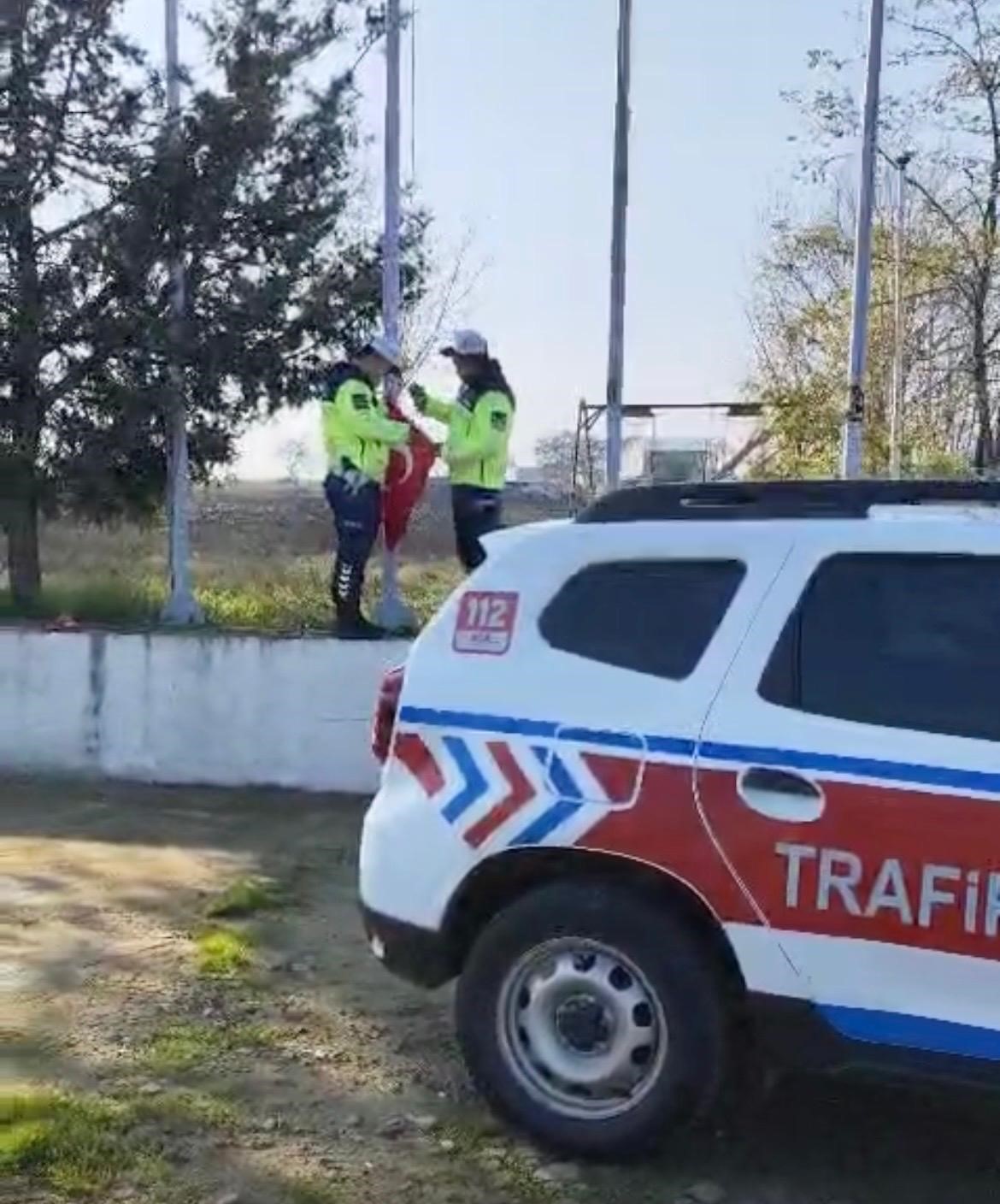 Hayrabolu Jandarması&rsquo;nın bayrak hassasiyeti duygulandırdı
