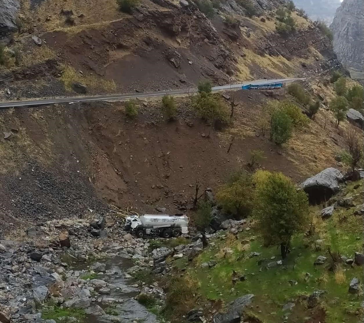 Şırnak’ta su tankeri uçurumdan yuvarlandı: 1 yaralı