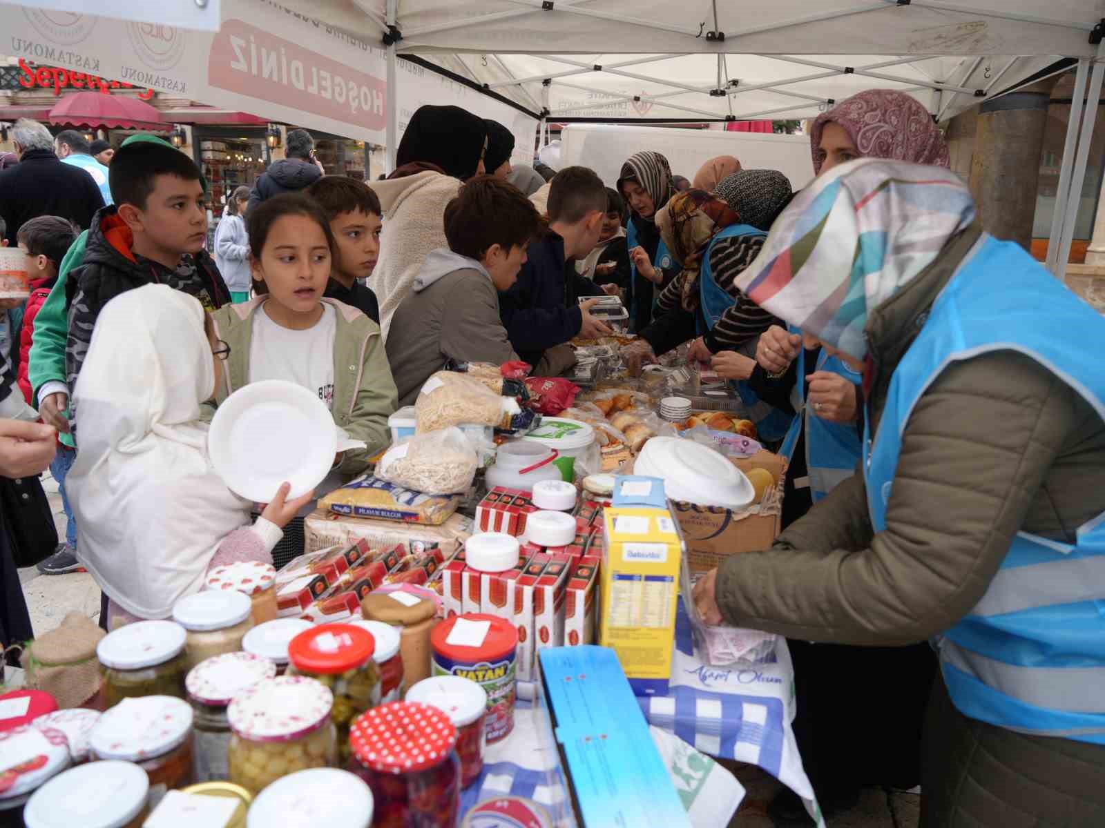 Kastamonu’da Gazze için hayır çarşısı kuruldu