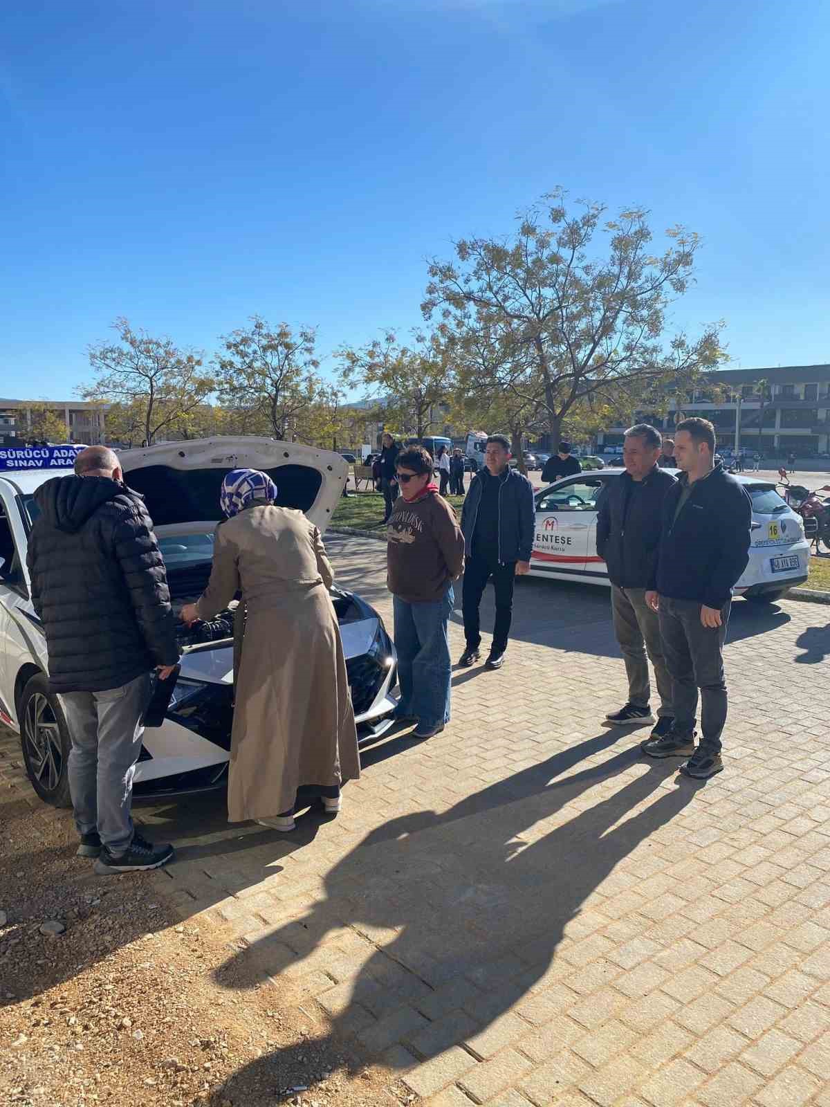 S&uuml;r&uuml;c&uuml; adayları direksiyon eğitimlerine devam ediyor
