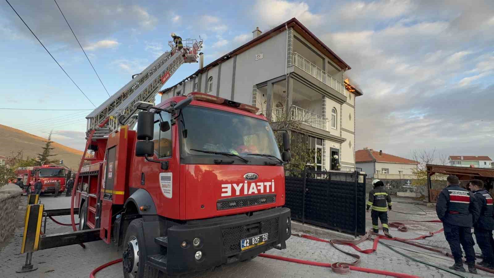 M&uuml;stakil evde &ccedil;ıkan yangın paniğe neden oldu
