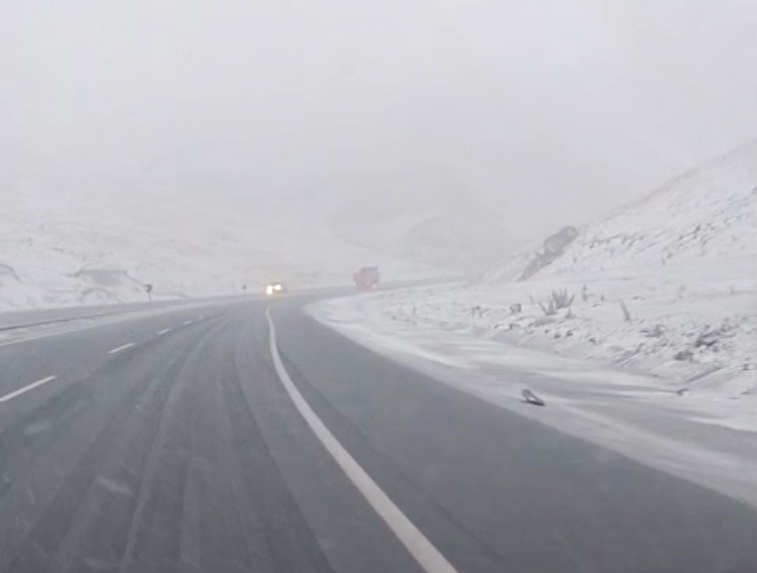 Başkale&rsquo;de kar yağışı etkili oldu
