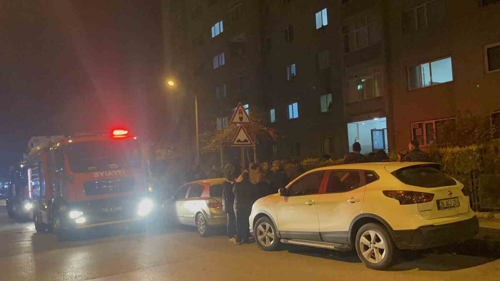 Eskişehir’de yangın paniği: 2 kişi dumandan etkilendi