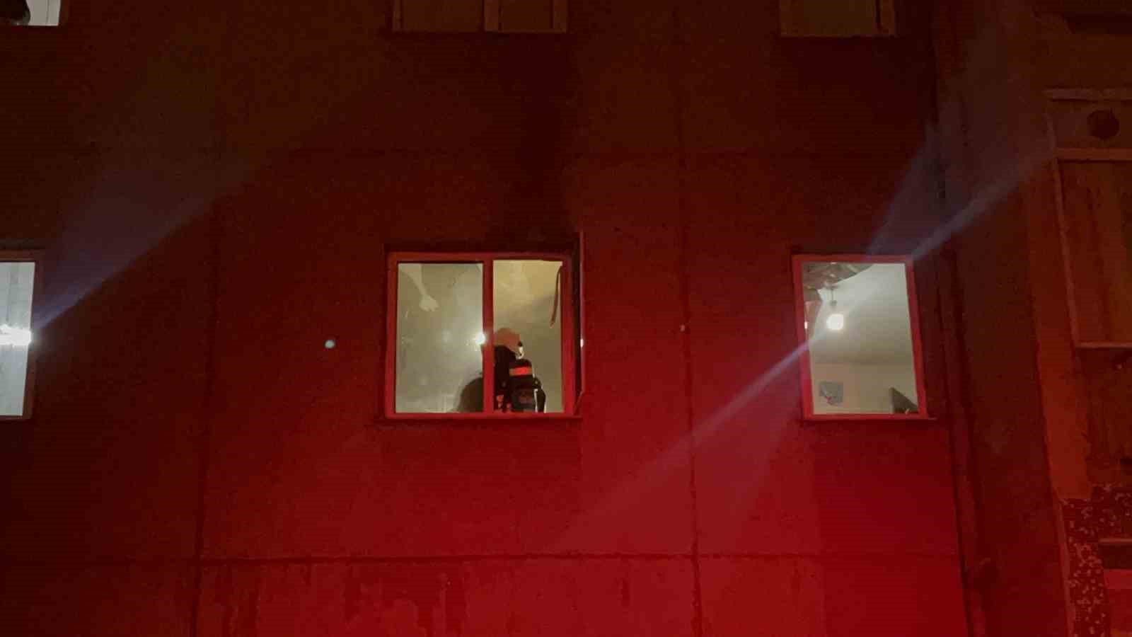 Eskişehir&rsquo;de yangın paniği: 2 kişi dumandan etkilendi
