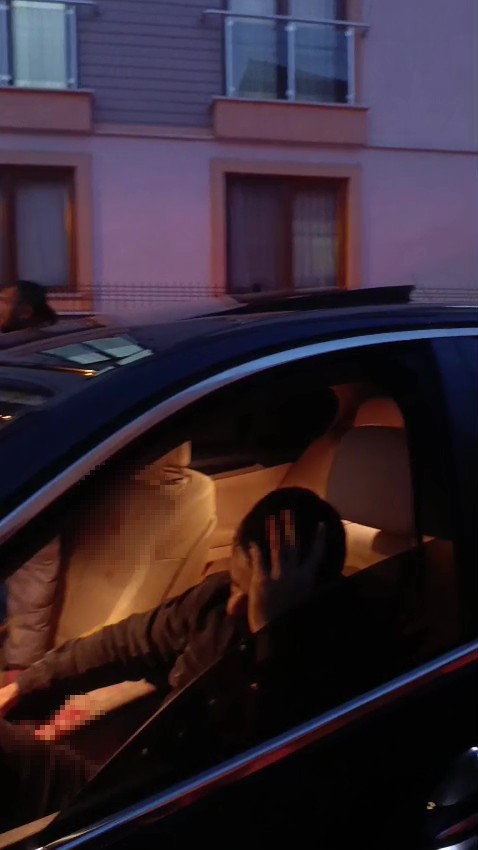 Otomobilinde defalarca bı&ccedil;aklanmıştı, hayatını kaybetti
