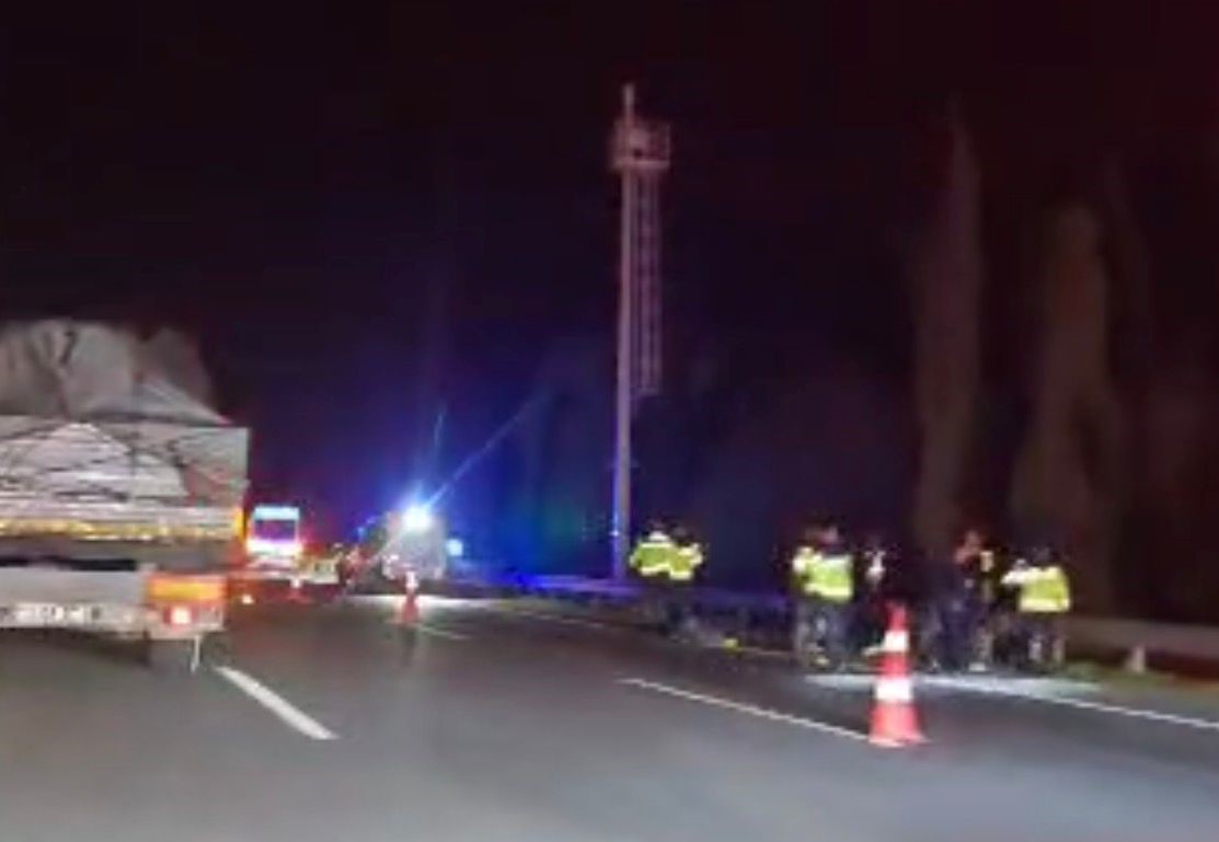 Anadolu Otoyolu’nda feci kaza: Otomobilin çarptığı yaya hayatını kaybetti