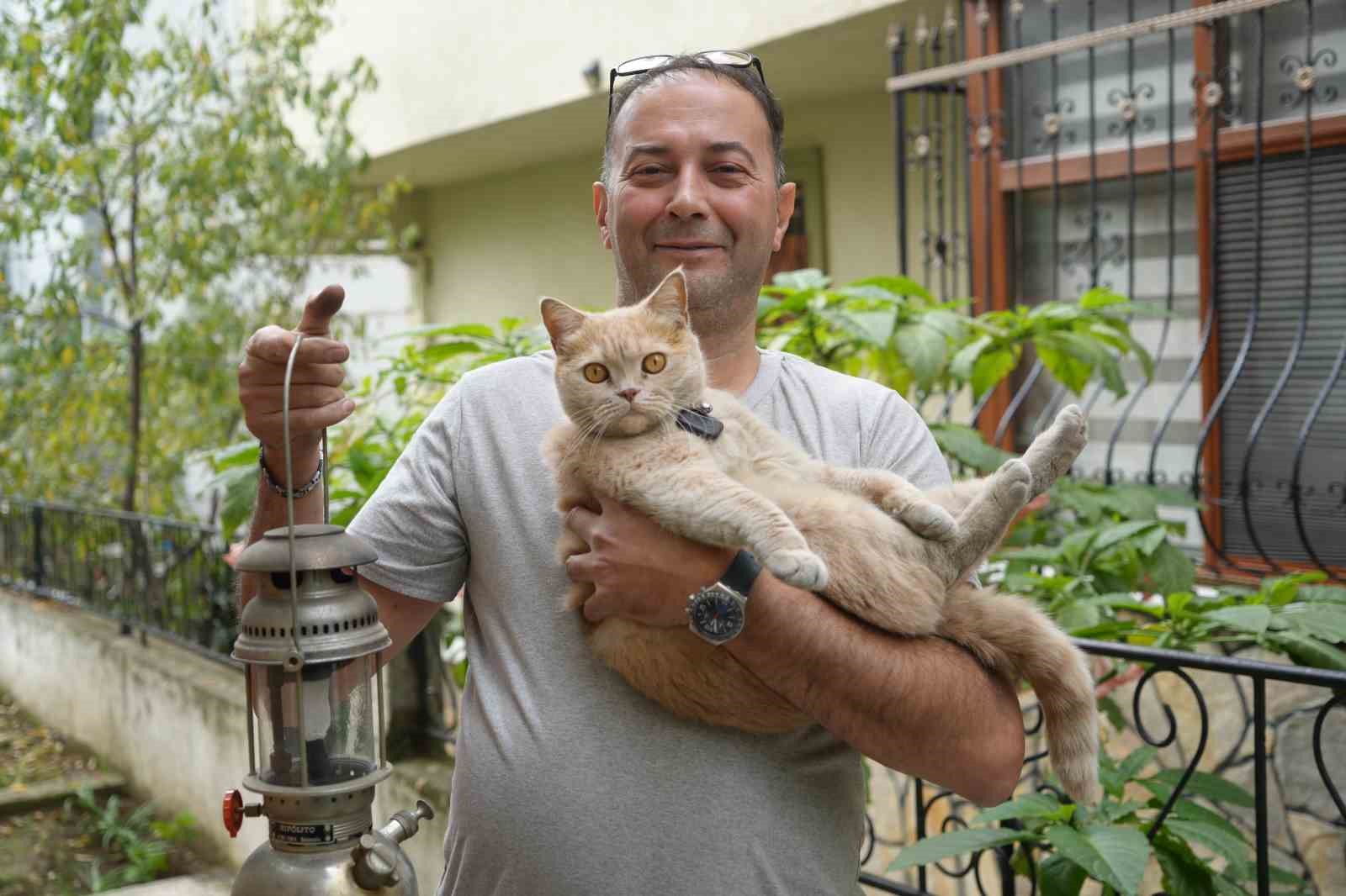 10 metrekarelik atölyesinden Türkiye’ye ulaşıyor