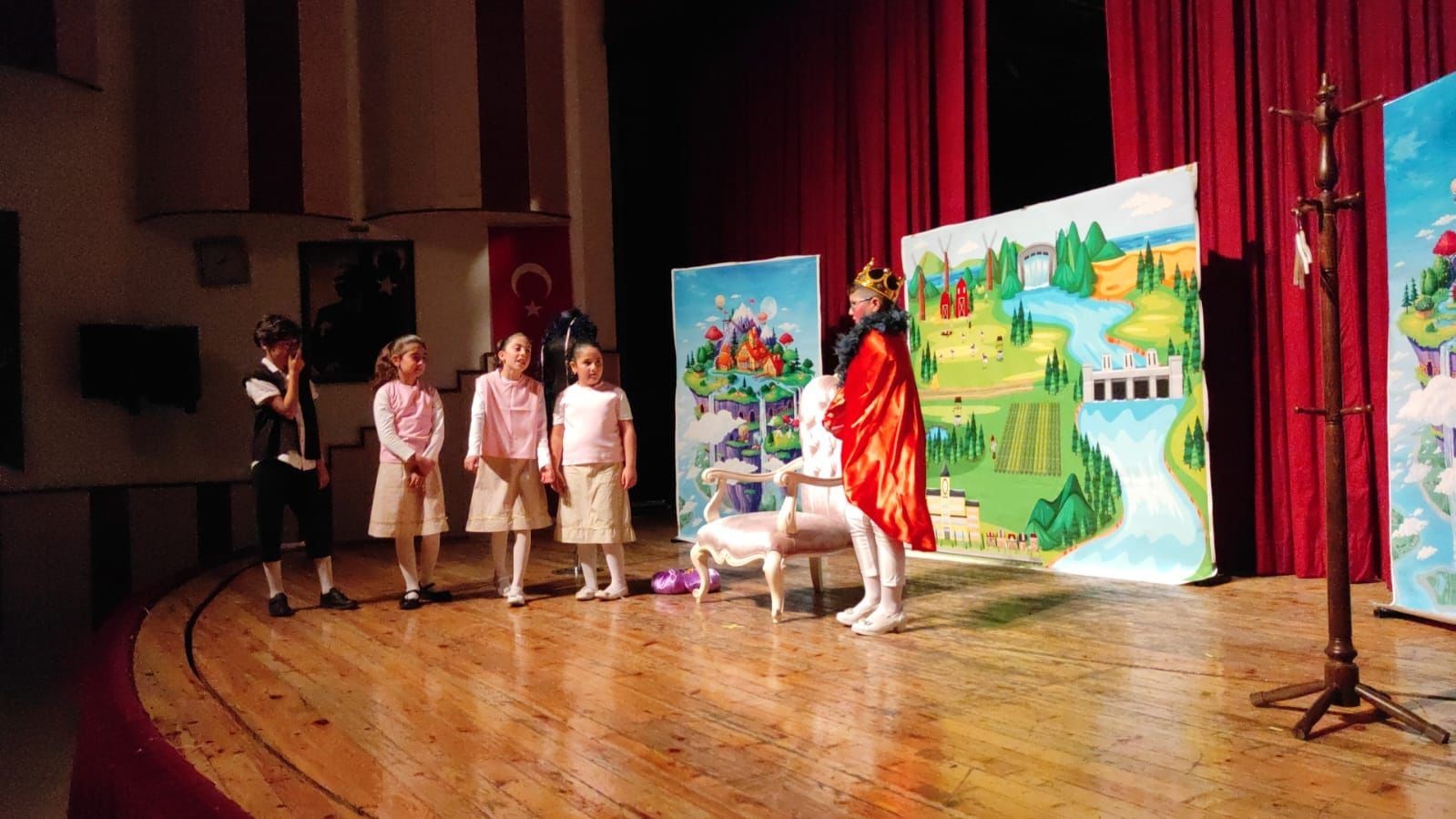 Sorgun Belediyesi Tiyatro Topluluğu İç Anadolu turnesinde 5 bin seyirciyle buluştu