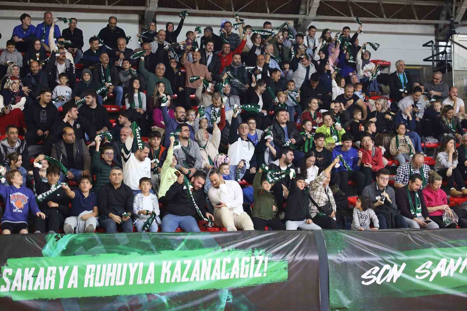 Sakarya Büyükşehir, parkeden 89-60 galip ayrıldı