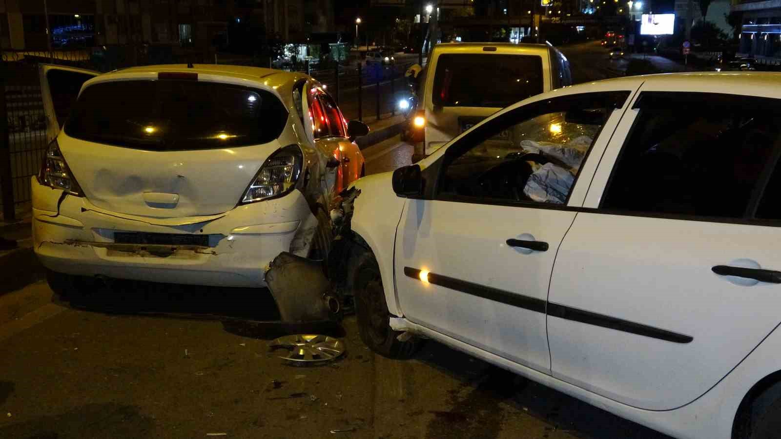 Refüje çarpan araç zincirleme kazaya sebep oldu: 1 yaralı