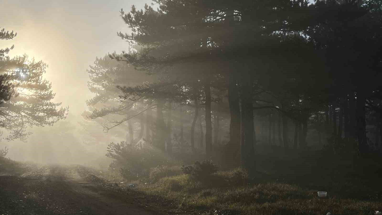 Bozdağ zirvesindeki sis manzarası hayran bıraktı
