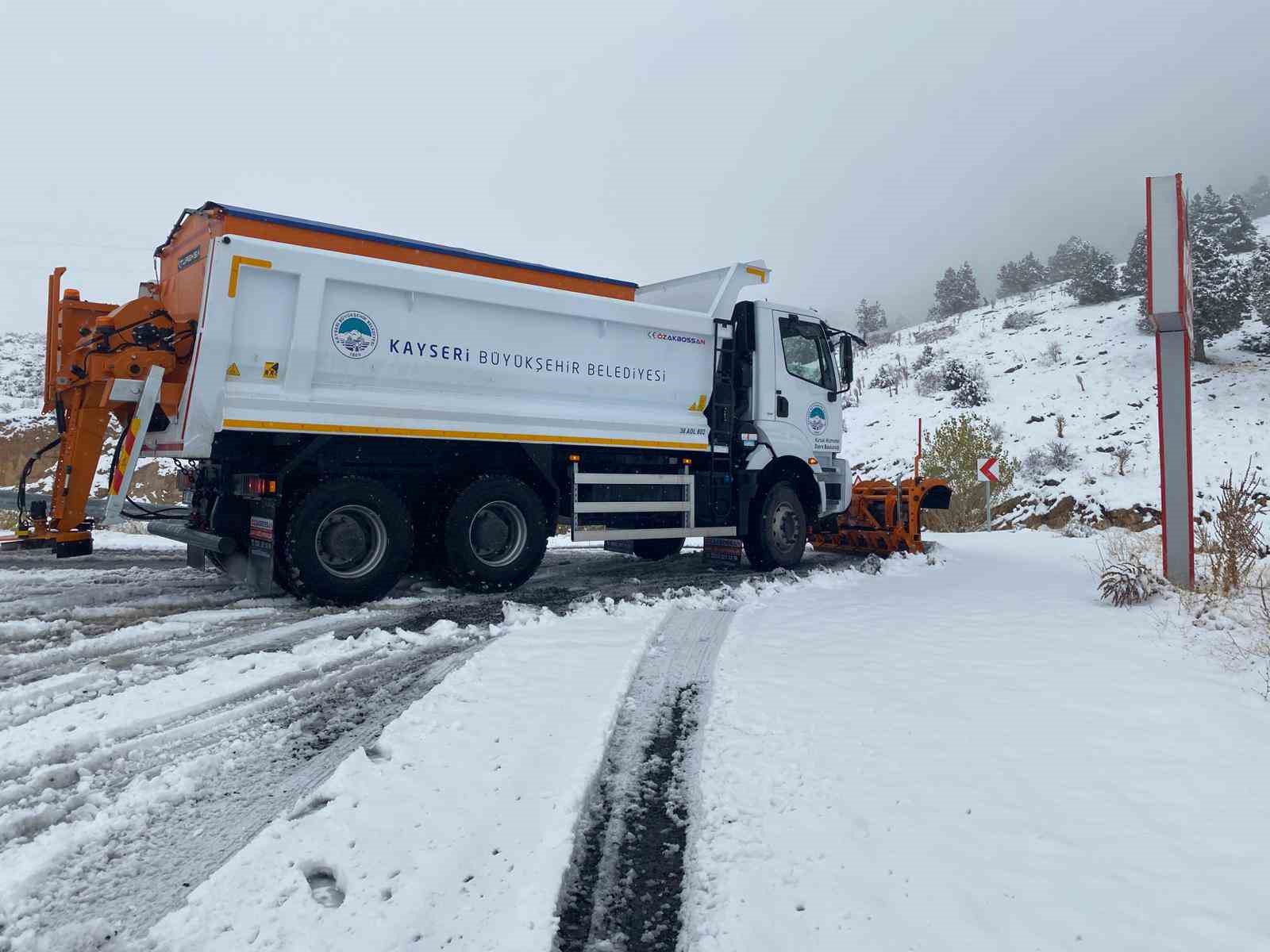 Kar yağdı, ekipler sahaya indi