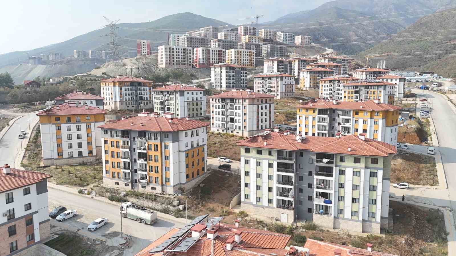 Hatay’da binlerce deprem konutunun teslimiyle iki katına çıkan kira fiyatları düşmeye devam ediyor