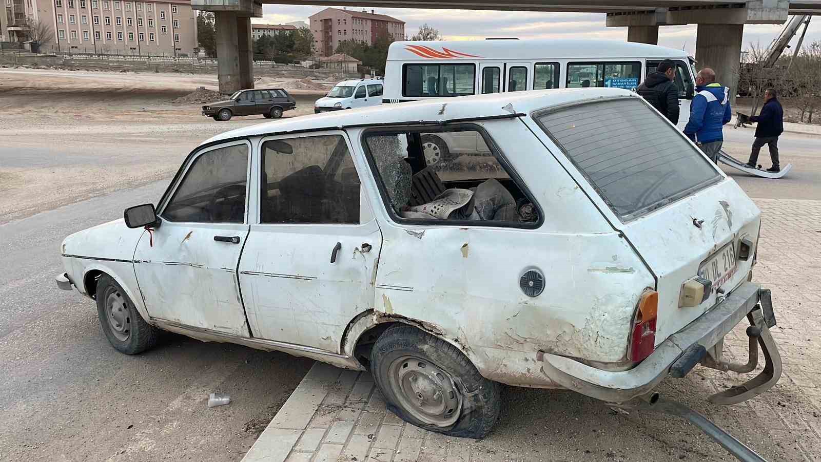 Karaman’da yolcu minibüsü ile otomobil çarpıştı: 2 yaralı
