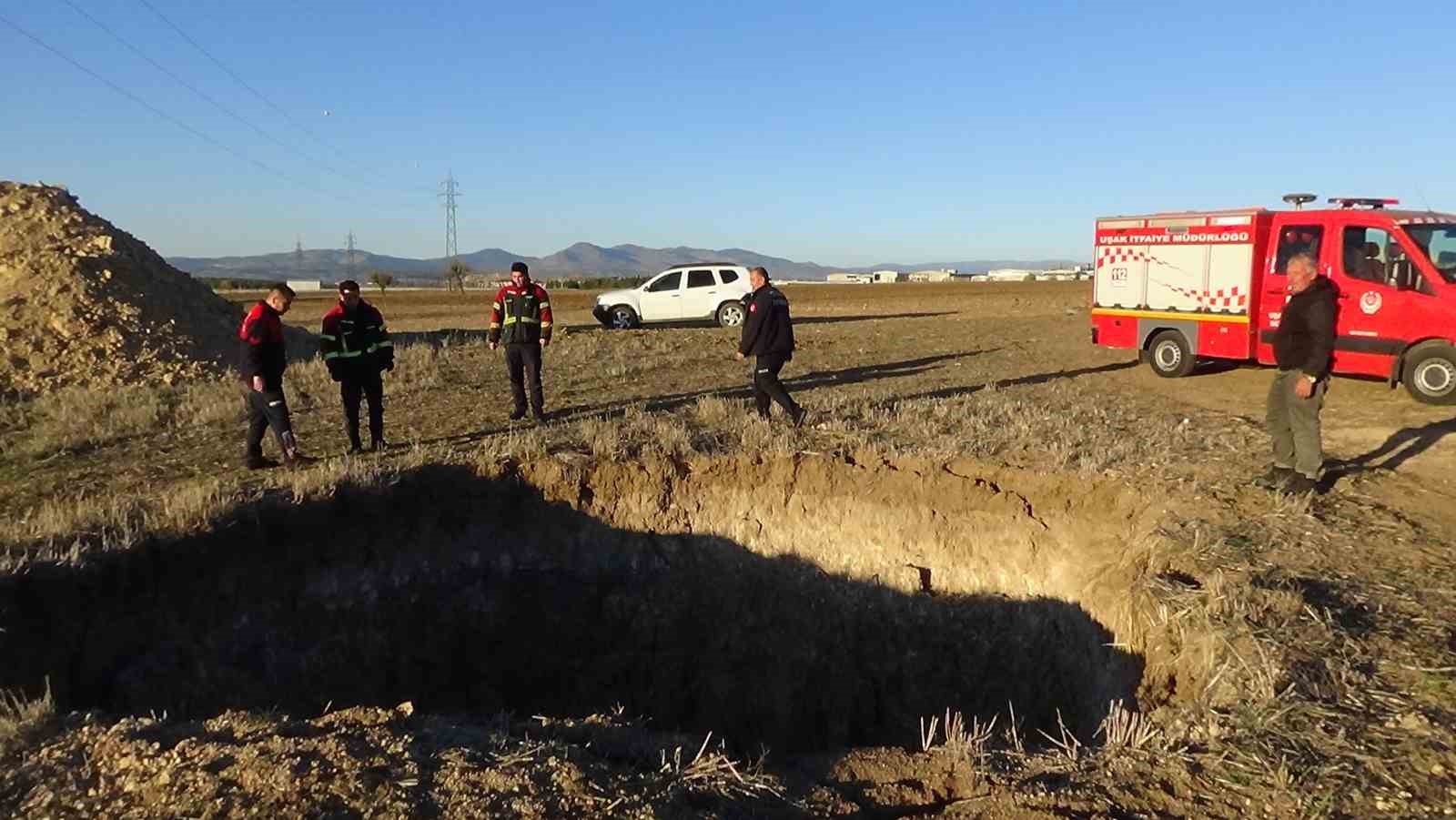 Dört metrelik çukura düşen keçi itfaiyece kurtarıldı