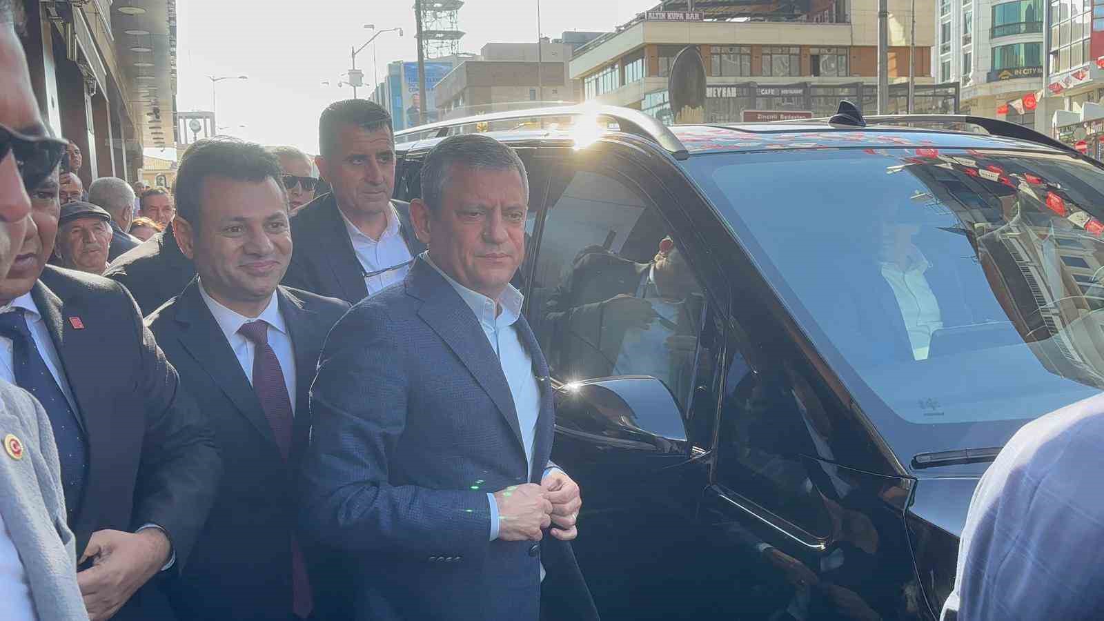 CHP Genel Başkanı Özel Gaziantep’te partililerle bir araya geldi