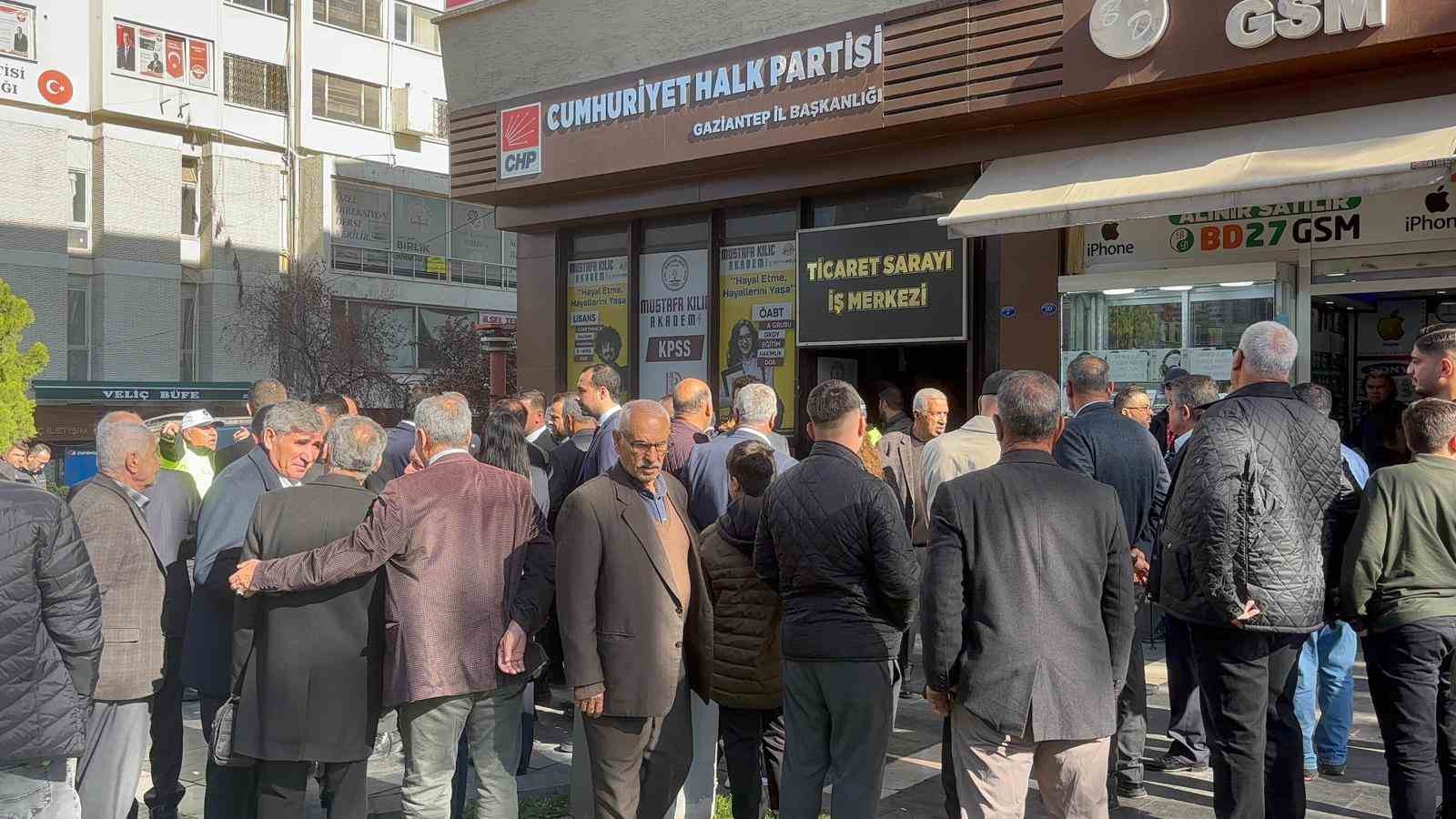 CHP Genel Başkanı Özel Gaziantep’te partililerle bir araya geldi