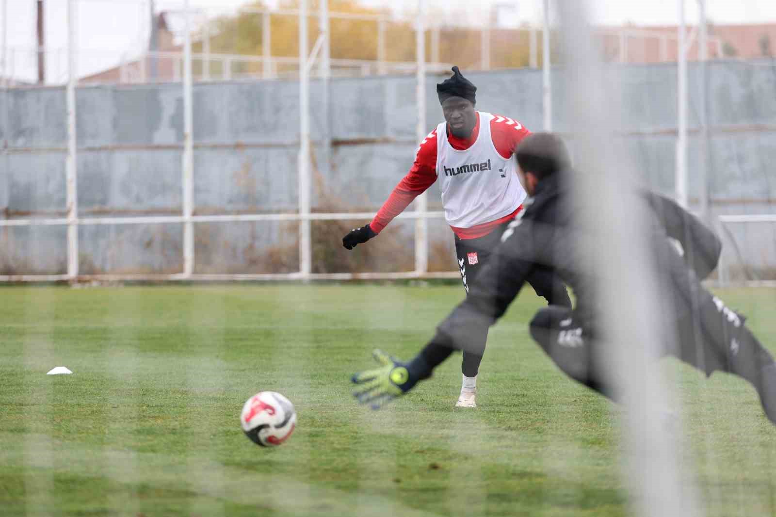 Sivasspor&rsquo;da Erokspor ma&ccedil;ı hazırlıkları s&uuml;r&uuml;yor
