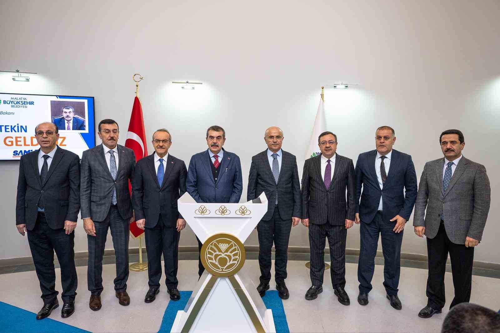 Millî Eğitim Bakanı Tekin, Malatya Büyükşehir Belediye Başkanı Er’i ziyaret etti