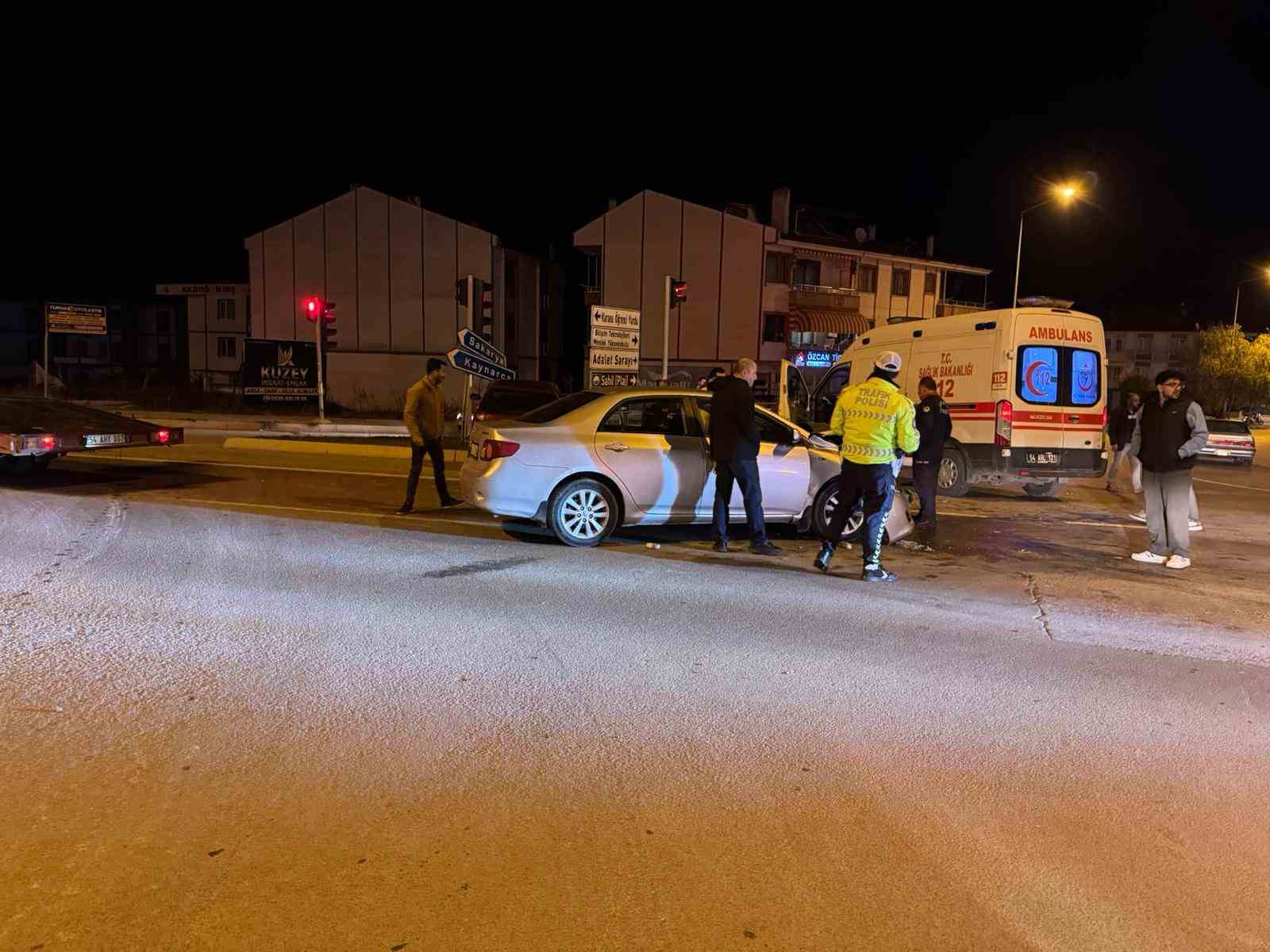 Sakarya’da iki otomobil çarpıştı: 5 yaralı