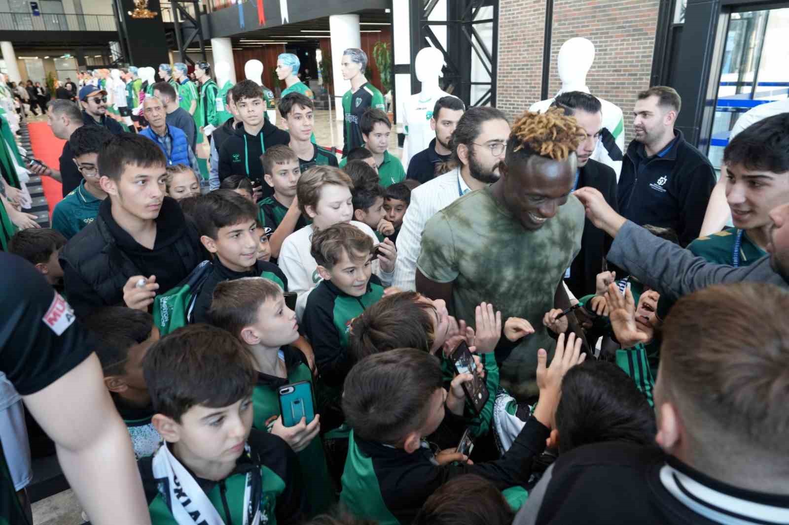 Kocaelispor’un yıldızı Dan Agyei’ye sevgi seli