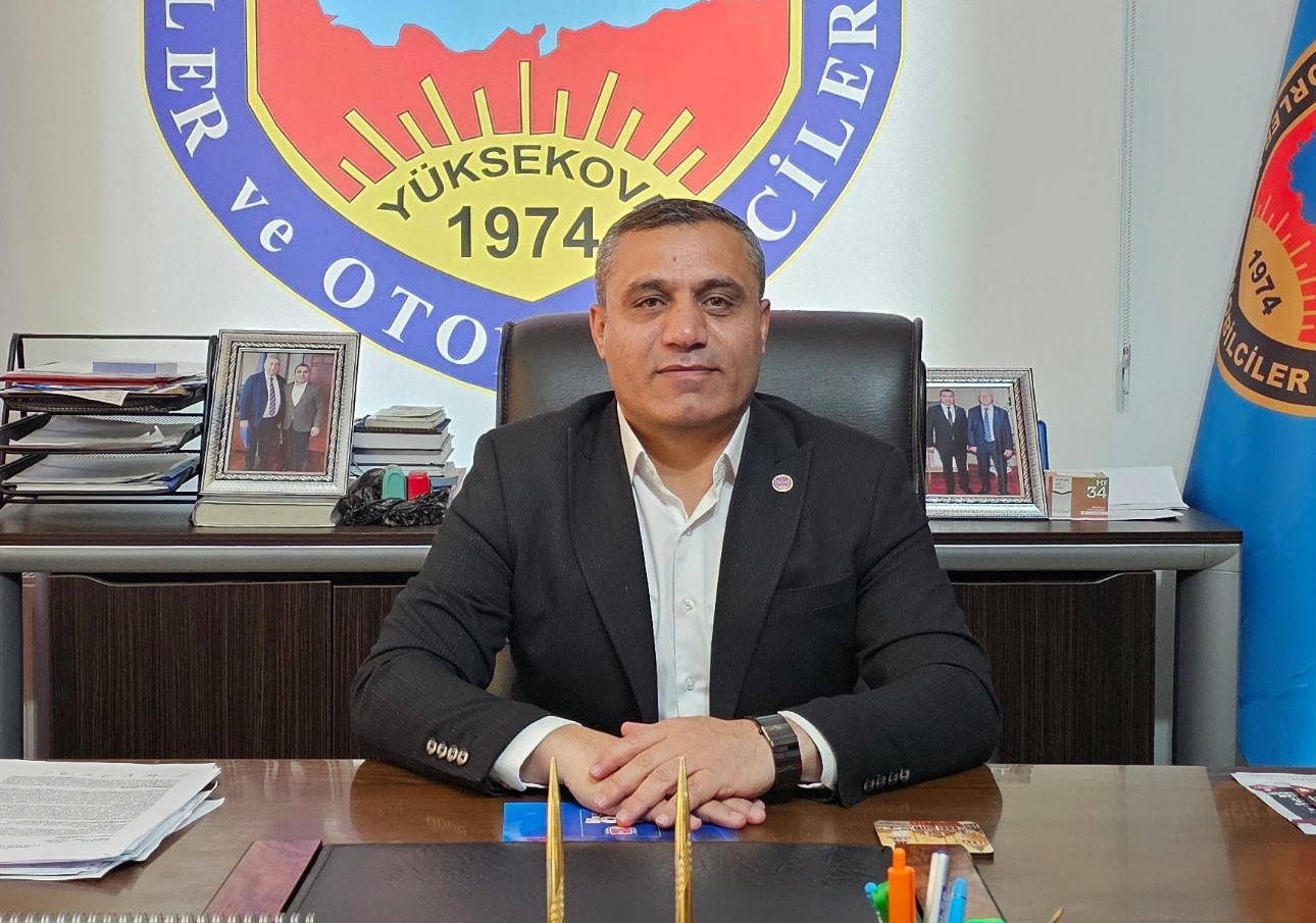 Yüksekova-Van kara yolunda heyelan meydana geldi