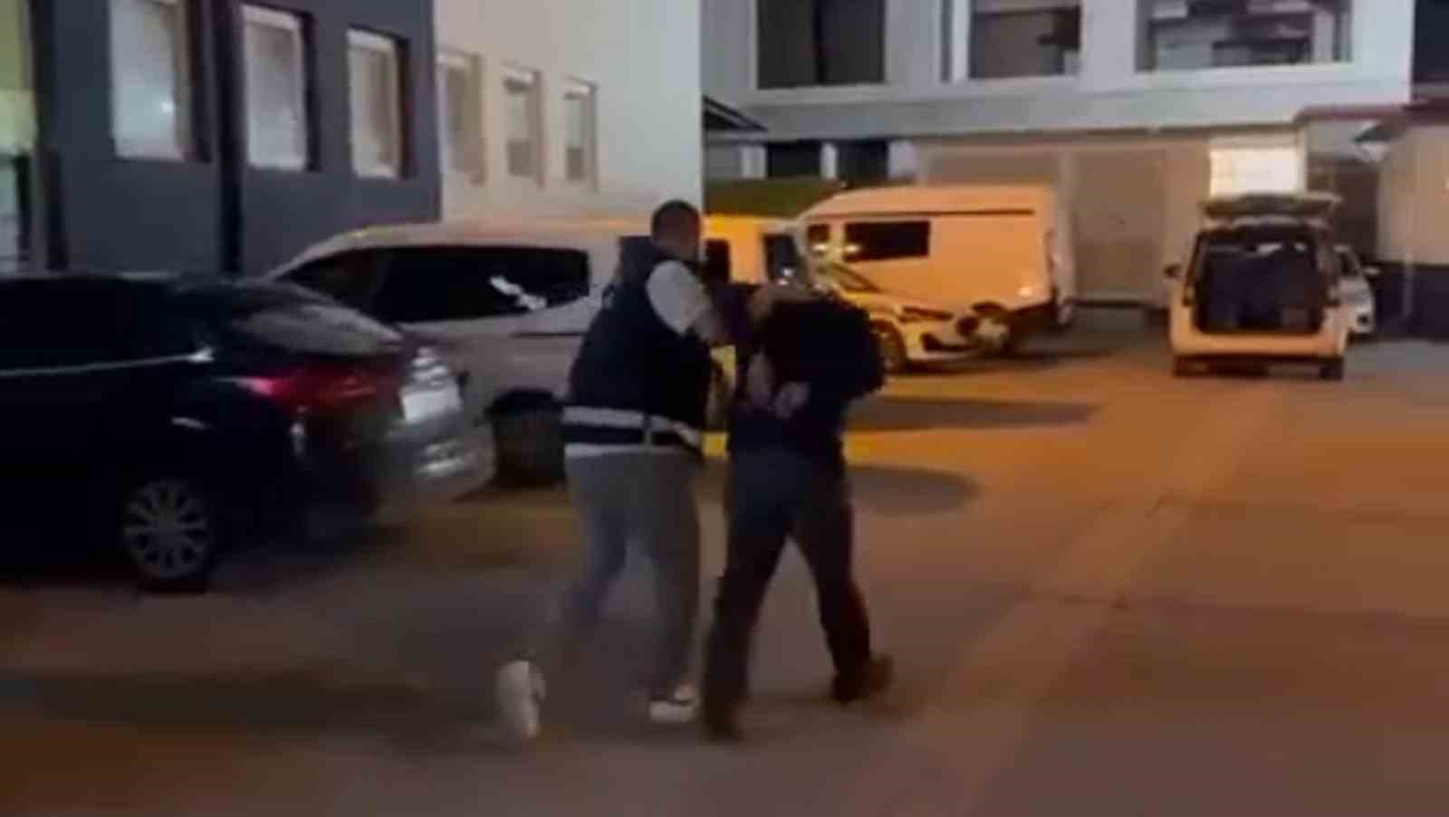 İskenderun&rsquo;da 12 Yıl 6 Ay hapis cezasıyla aranan şahıs yakalandı
