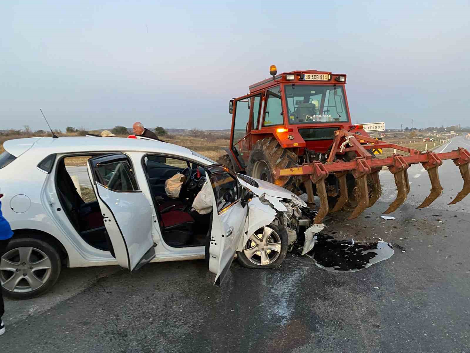 Kırklareli’de traktör ile otomobil çarpıştı: 2 yaralı