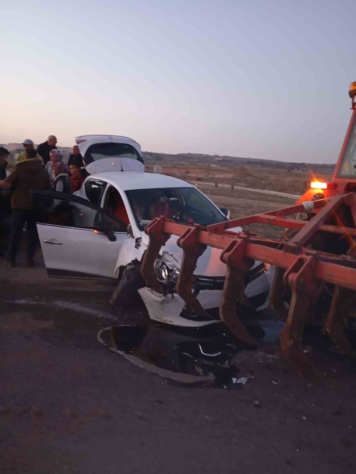 Kırklareli’de traktör ile otomobil çarpıştı: 2 yaralı

