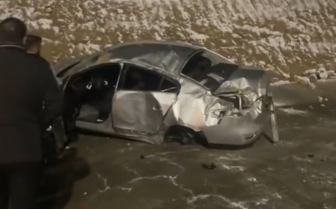 Van'da trafik kazasında 2 kişi yaralandı. Ihlas Haber Ajansı 