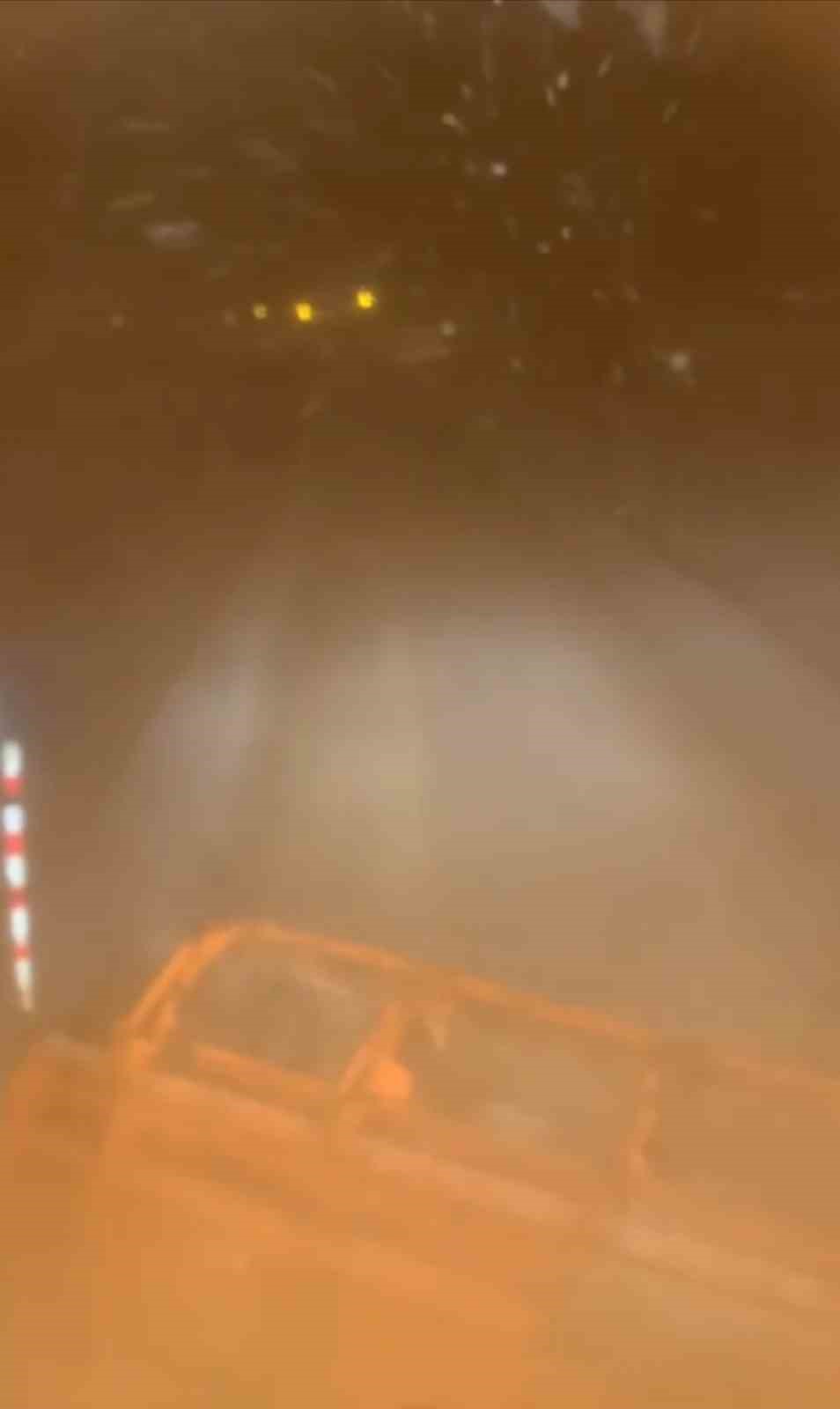 Yüksekova’da Karayolları ekipleri, karla mücadele çalışması yaptı